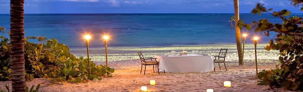 Romantische Abendessen am Strand
